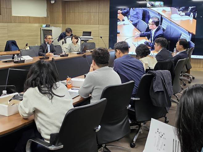 3월 24일 서울 신림동 서울대에서 열린 '서울대 CTAI 제1회 월례 세미나'에서 고학수 서울대 로스쿨 교수가 발표 중이다.