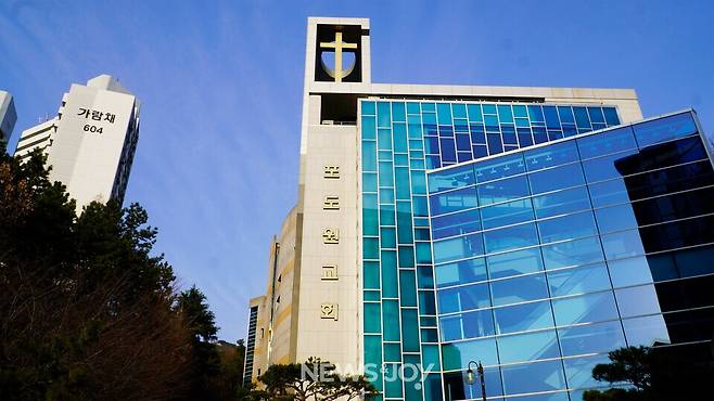 포도원교회는 행사와 별개로 과거 부교역자들에게 '사역 위로금'을 지급했다. 입금은 교회 명의로 이뤄졌다. 뉴스앤조이 안디도