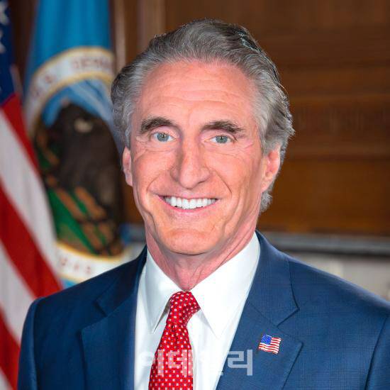 더그 버검 미 내무장관 (사진=미 내무부)