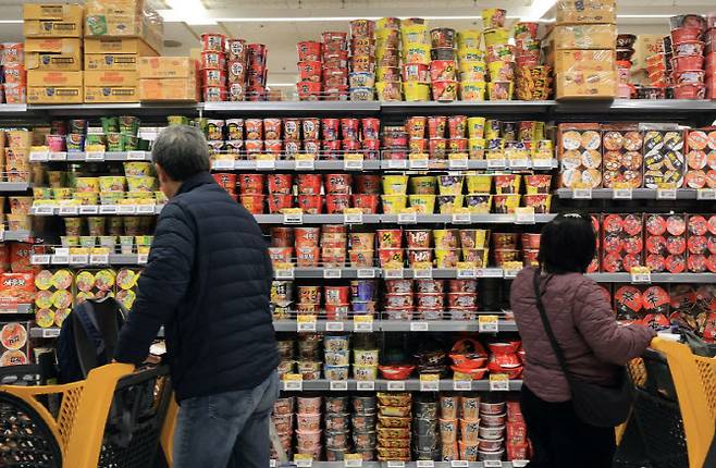 서울시내 한 대형마트에 컵라면이 진열돼 있다. (사진=뉴시스).