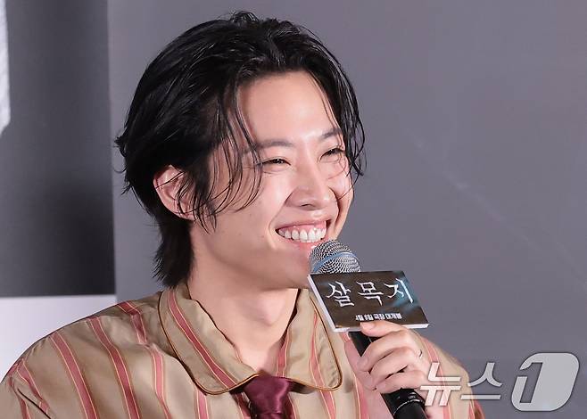 배우 이종원이 24일 오후 서울 용산구 CGV아이파크몰에서 열린 영화 ‘살목지’(감독 이상민) 언론배급시사회 및 기자간담회에 참석해 취재진 질문에 답하고 있다. ‘살목지’는 로드뷰에 포착된 정체불명의 형체를 재촬영하기 위해 저수지로 향한 촬영팀이 검고 깊은 물속의 무언가와 마주하며 벌어지는 이야기를 그린 공포 영화다. ⓒ 뉴스1 권현진 기자