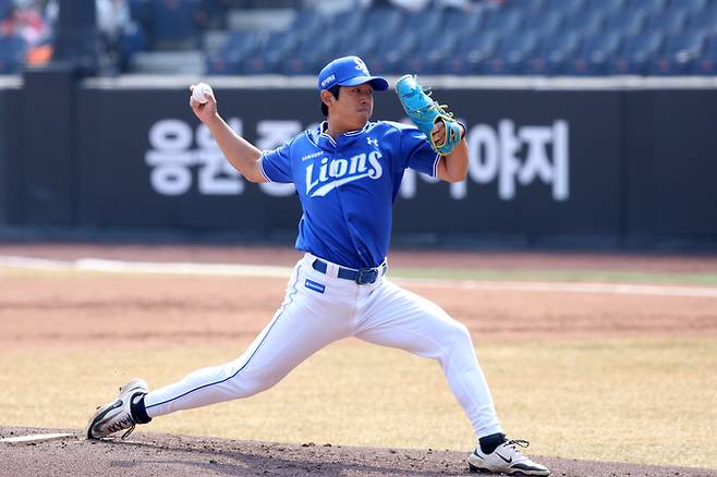 삼성 양창섭이 12일 대전 한화생명 볼파크에서 열린 2026 KBO리그 시범경기 한화와 경기에 선발로 나서 힘차게 공을 뿌리고 있다. 사진 | 삼성 라이온즈