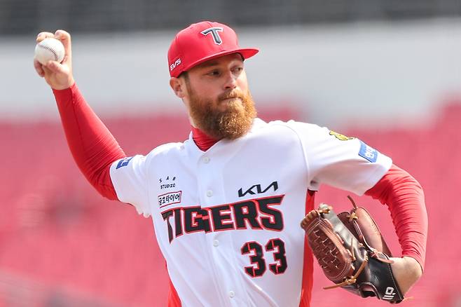 KIA 올러가 12일 광주-기아 챔피언스 필드에서 열린 2026 KBO리그 시범경기 SSG와 경기에 선발 등판해 역투하고 있다. 사진 | KIA 타이거즈