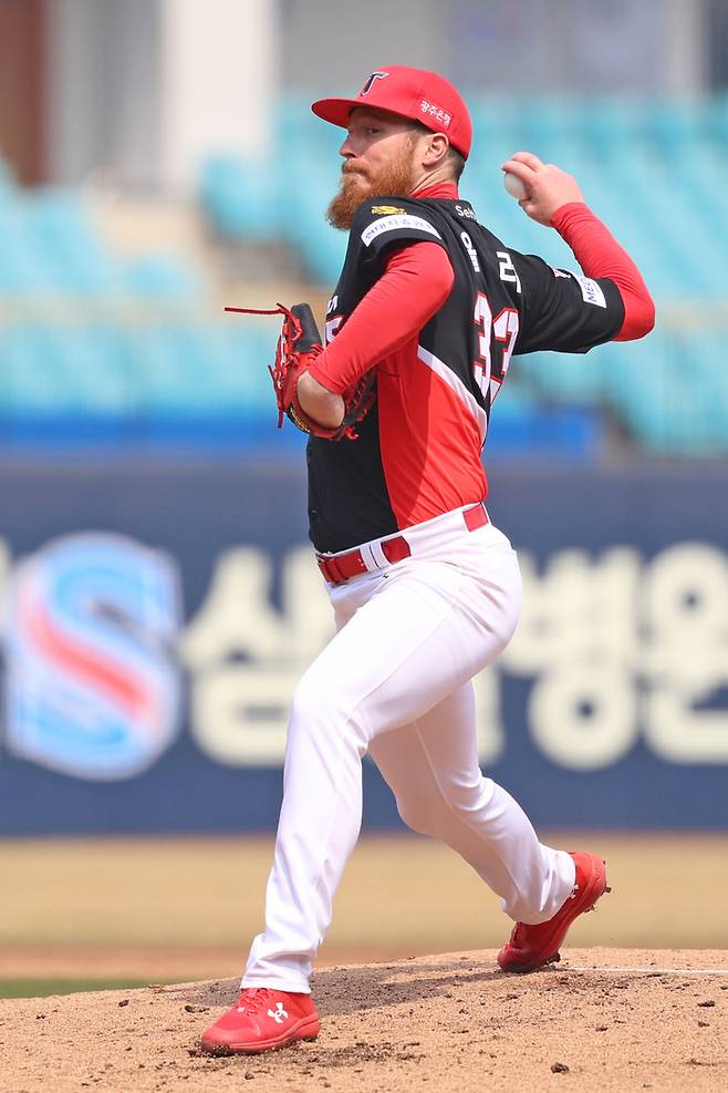 KIA 올러가 24일 대구삼성라이온즈파크에서 열린 2026 KBO리그 시범경기 삼성전에 선발 등판해 역투하고 있다. 사진 | KIA 타이거즈