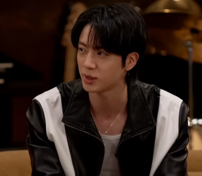 진. 사진. | 위버스 라이브