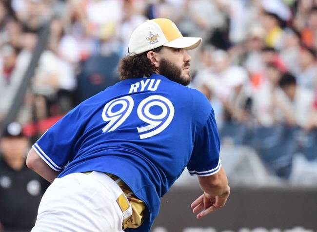 지난해 류현진 배번이 적힌 토론토 저지를 입은 코디 폰세. 스포츠조선 DB