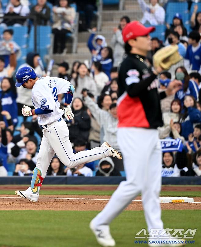 23일 대구삼성라이온즈파크에서 열린 KIA와 삼성의 시범경기. 2회말 삼성 김영웅이 선제 솔로홈런을 치고 베이스를 돌고 있다. 대구=허상욱 기자wook@sportschosun.com/2026.03.23/