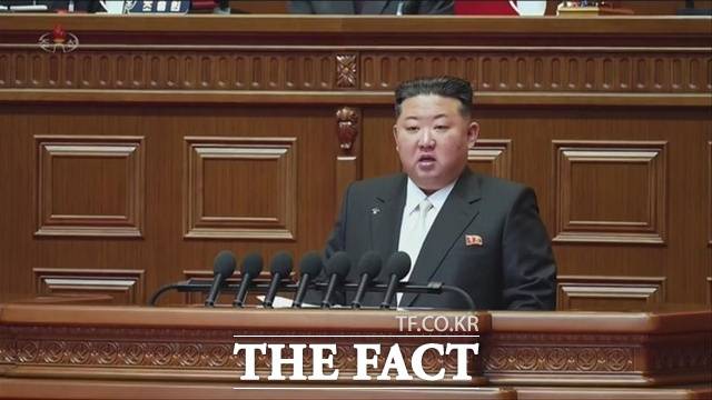 김정은 북한 국무위원장은 전날 "한국을 가장 적대적인 국가로 공인한다"며 "우리 공화국을 건드리는 한국의 행위에 대해선 추호의 고려나 사소한 주춤도 없이 무자비하게 그 대가를 치르게 하겠다"고 밝혔다. 사진은 지난달 19일 평양에서 열린 조선노동당 제9차 대회에 참석한 김 위원장 모습. /뉴시스, 조선중앙TV