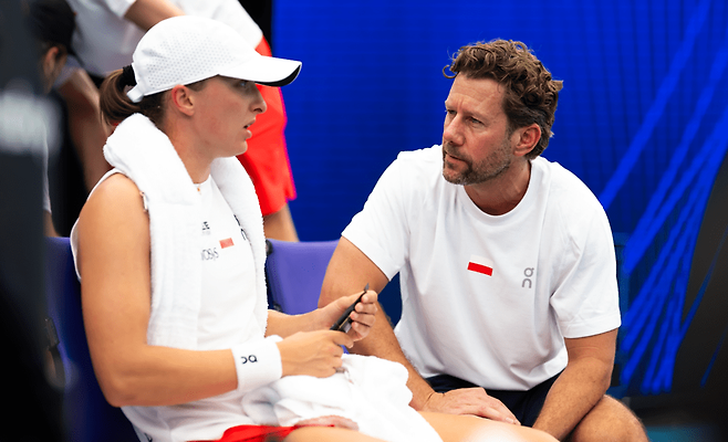 이가 시비옹텍이 18개월 만에 결별을 선언한 빔 피세트 코치.&nbsp;