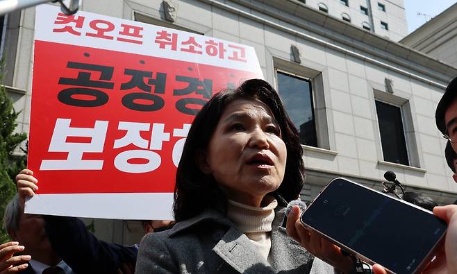 국민의힘 공천관리위원회 결정에 따라 대구시장 경선에서 컷오프된 이진숙 전 방송통신위원장이 24일 서울 영등포구 여의도 국민의힘 중앙당사 앞에서 경선 결과에 대한 입장을 밝히고 있다./연합뉴스