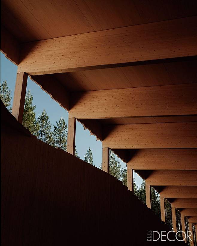 완벽하게 외부와 연결된 더 플러스의 건축 이념은 노르웨이의 전통인 ‘자연 접근권(Right to Roam)’을 존중한다.