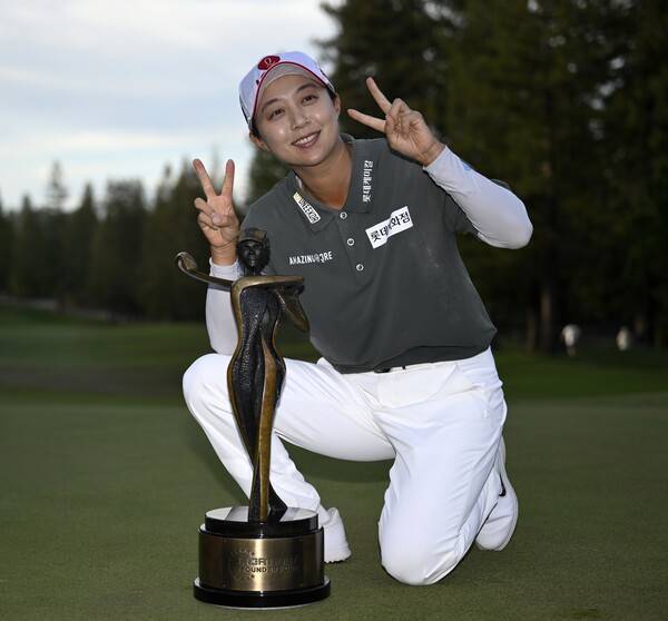 2026년 미국여자프로골프(LPGA) 투어 포티넷 파운더스컵 우승을 차지한 김효주 프로가 우승 트로피를 들고 기념 촬영하는 모습이다. 사진제공=LPGA_Getty (사진을 무단으로 사용하지 마십시오.)
