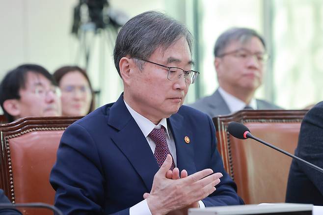 조현 외교부 장관이 17일 국회에서 열린 외교통일위원회 전체회의에 출석해 있다. 연합뉴스