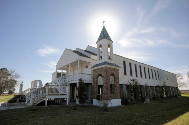 미국 가톨릭교회 사제로서 84년 최초로 기소된 길버트 고트가 재직했던 루이지애나주 라피에트 교구 성 제임스 성당. 그의 범죄는 교회 당국의 의지로 재판 없이 양형거래로 덮였지만, 잇단 후폭풍으로 미국 가톨릭교회는 유무형의 막대한 피해를 감당해야 했다. bishop-accountability.org