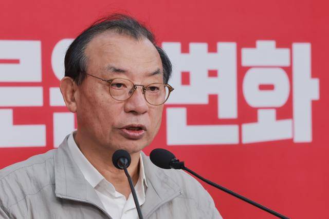 이정현 국민의힘 공천관리위원장이 22일 서울 여의도 중앙당사에서 대구시장 후보와 관련해 브리핑하고 있다. 연합뉴스