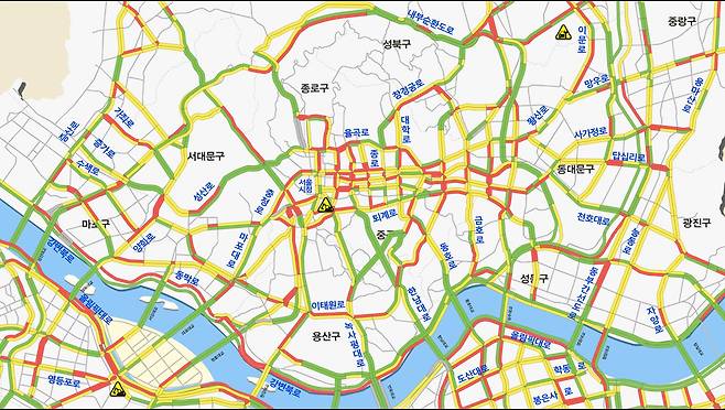 23일 오후 6시36분 기준 서울시 전체 차량 통행 평균 속도는 1,2월 같은 시간대 평균 속도보다 느린 시속 19.2km/h로 나타났다. 붉은색은 '정체', 노란색은 '서행'을 의미한다. [서울시 교통정보시스템]