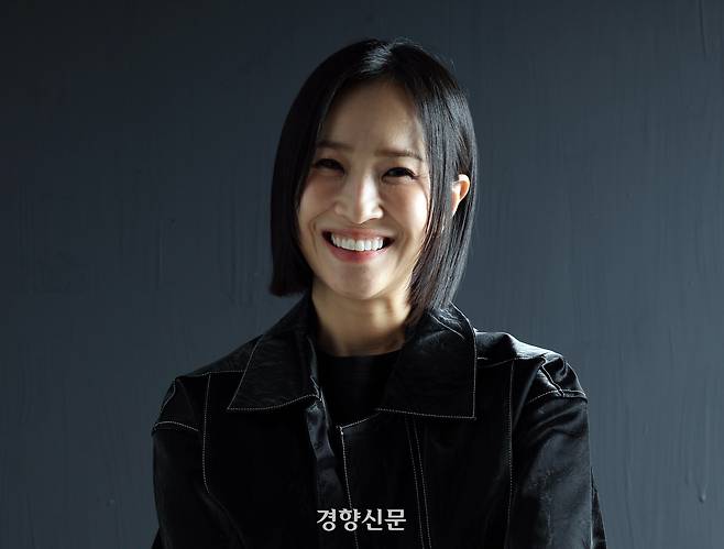 2026년 한국대중음악상 ‘올해의 앨범’을 수상한 밴드 ‘추다혜차지스’의 보컬 추다혜가 13일 서울 정동 경향신문사에서 인터뷰를 하고 있다. 서성일 선임기자