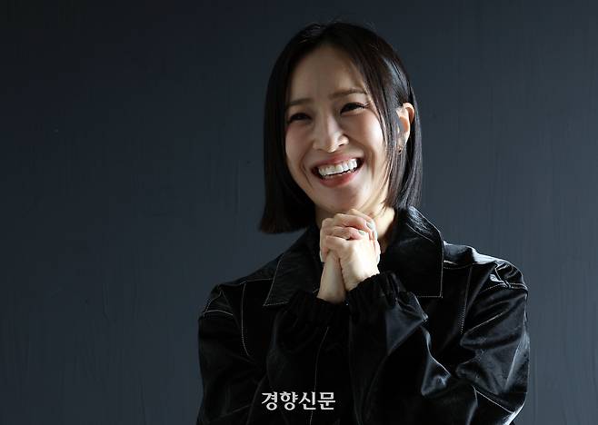 2026년 한국대중음악상 ‘올해의 앨범’을 수상한 밴드 ‘추다혜차지스’의 보컬 추다혜가 13일 서울 정동 경향신문사에서 인터뷰를 하고 있다. 서성일 선임기자