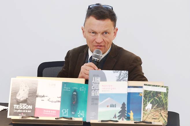 Sylvain Tesson speaks during a press conference at the French Embassy in Seoul on March 18. (Yonhap)