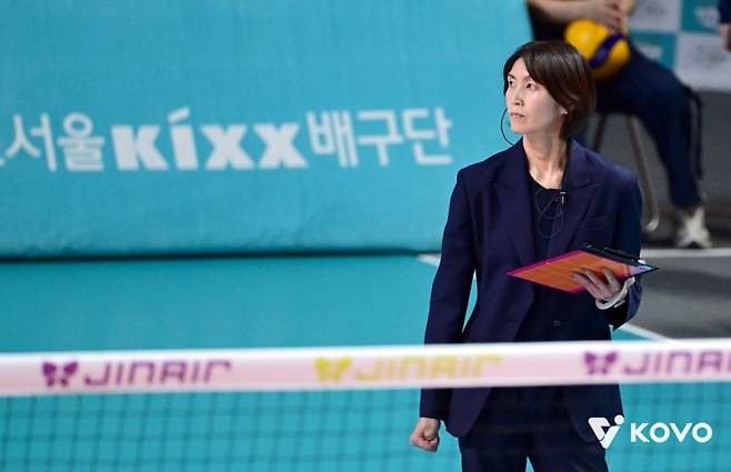 요시하라 토모코 흥국생명 감독. 한국배구연맹 제공