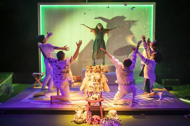 국립어린이청소년극단의 수어연극 ‘영지’의 2023년 공연.    (c)국립어린이청소년극단