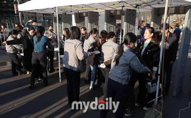 방탄소년단(BTS) 컴백 공연 당시 광화문 인근 풍경 / 유진형 기자