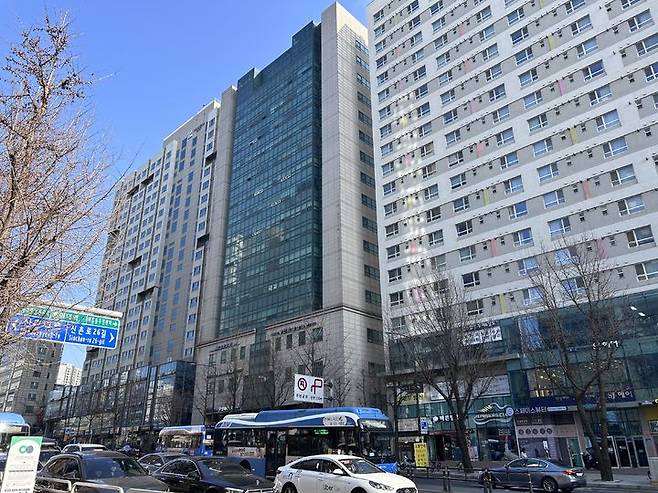 [서울=뉴시스] 윤서진 인턴기자=이대역과 신촌역 사이에 몰려있는 신축 오피스텔. 2026.3.23 *재판매 및 DB금지 *재판매 및 DB 금지