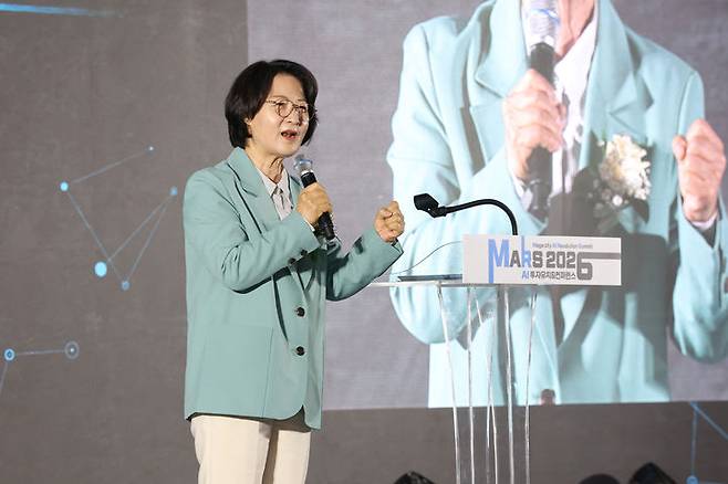 [수원=뉴시스] 추미애 더불어민주당 경기도지사 경선후보가 24일 화성 푸르미르호텔에서 열린 'MARS 2026 투자유치 & 콘퍼런스'에 참석해 축사를 하고 있다. 2026.03.24. photo@newsis.com *재판매 및 DB 금지