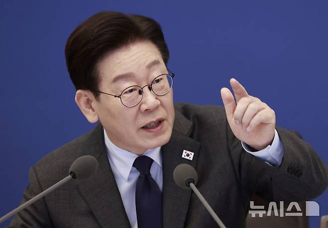 [서울=뉴시스] 최동준 기자 = 이재명 대통령이 24일 청와대에서 열린 국무회의에서 발언하고 있다. 2026.03.24. photocdj@newsis.com