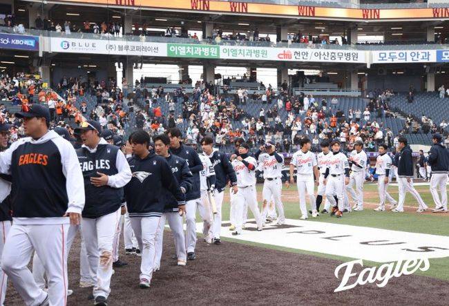 한화 이글스가 24일 대전 한화생명 볼파크에서 열린 2026 신한 SOL KBO리그 NC와의 최종전에서 9-8 끝내기 승리를 거뒀다. 이날 승리로 한화는 6승6패로 시범경기를 마무리, 3월 28일 대전에서 키움 히어로즈와의 정규시즌 개막전을 치른다. 한화 이글스
