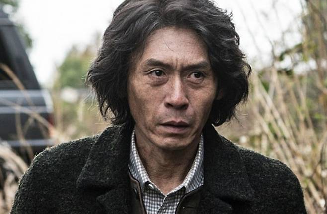 영화 ‘살인자의 기억법’ 스틸컷. 극 중 노화된 모습으로 등장한 배우 설경구. 쇼박스 제공
