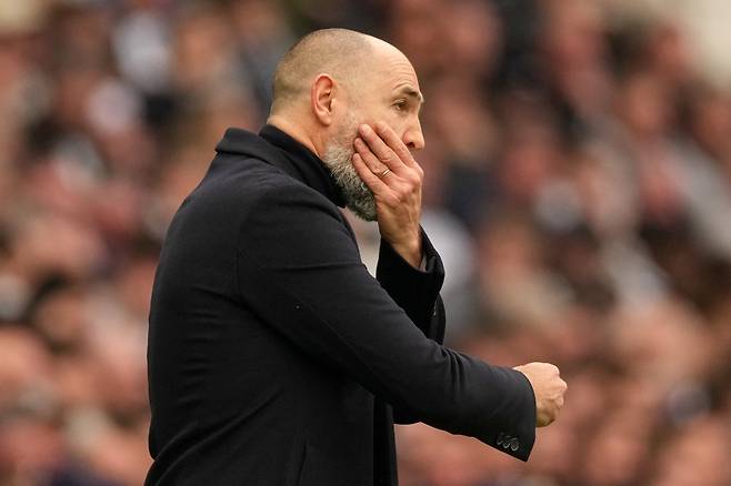 토트넘 이고르 감독이 23일 노팅엄전에서 안타까운 표정을 짓고 있다. AP연합뉴스