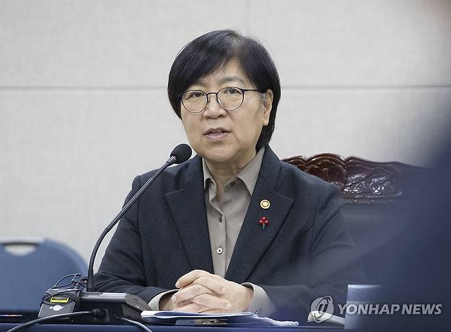 정은경 장관, 의료·요양 통합돌봄 현장 간담회 (서울=연합뉴스) 정은경 보건복지부 장관이 12일 충북 진천에서 의료·요양 통합돌봄 현장 간담회를 하고 있다.<BR> 2025.12.12 [보건복지부 제공. 재판매 및 DB 금지] photo@yna.co.kr