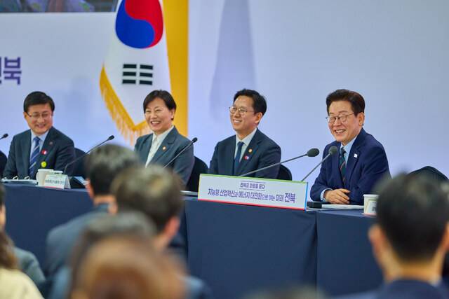 이재명 대통령이 지난 2월 27일 전북대에서 열린 타운홀 미팅에서 발언하고 있다. /청와대 제공