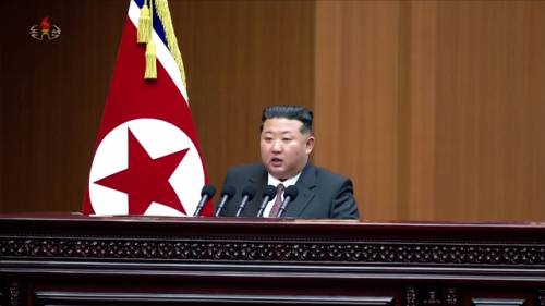 김정은 북한 국무위원장이 지난 23일 최고인민회의 제15기 제1차회의에서 시정연설을 했다고 조선중앙TV가 24일 보도했다. [조선중앙TV 화면] [국내에서만 사용가능. 재배포 금지. For Use Only in the Republic of Korea. No Redistribution] 연합뉴스