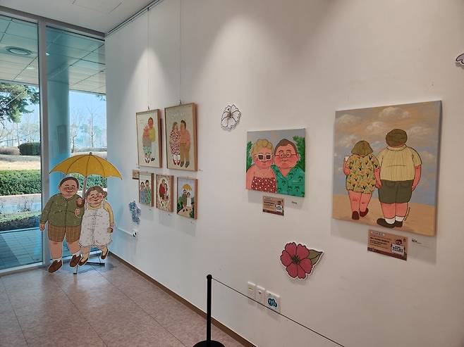 ‘함께라서, 봄’전시장 내부 모습. /상주시 제공