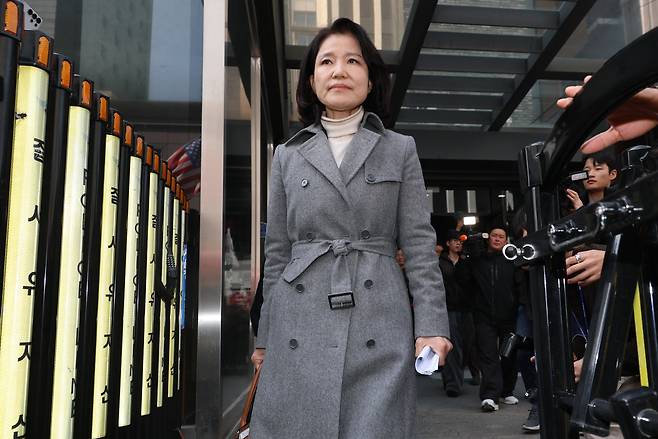 국민의힘 공천관리위원회 결정에 따라 대구시장 경선에서 컷오프된 이진숙 전 방송통신위원장이 24일 서울 영등포구 여의도 국민의힘 중앙당사에서 경선 결과에 대한 입장을 밝힌 뒤 당사를 나서고 있다. /연합뉴스