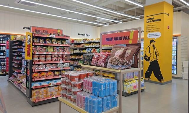 이마트24 프로토타입 매장 ‘마곡프리미엄점’ 내부 모습.(이마트24 제공)