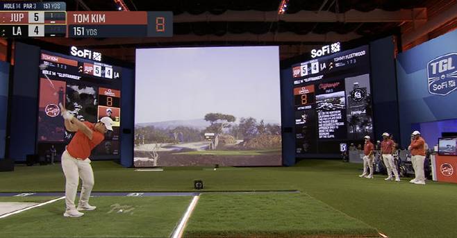 김주형이 TGL 결승 1차전에서 티샷을 하고 있다. (사진=TGL 홈페이지)