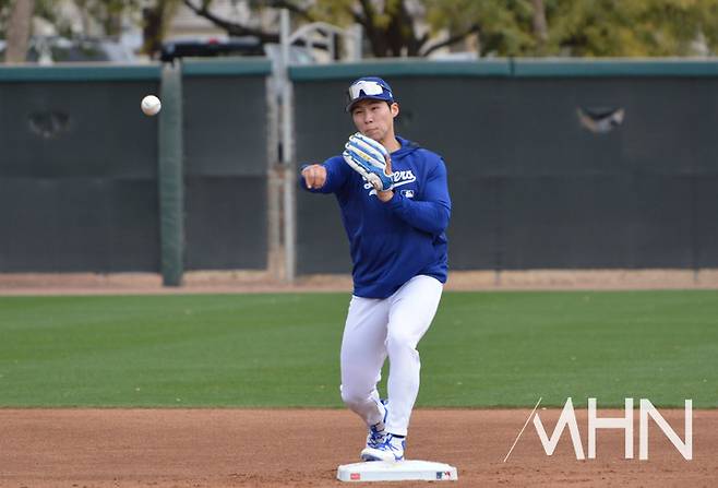 (스프링캠프에서 내야수비 훈련을 하고 있는 김혜성)