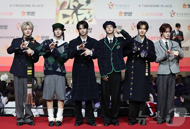 그룹 투어스 ⓒ 뉴스1 김진환 기자