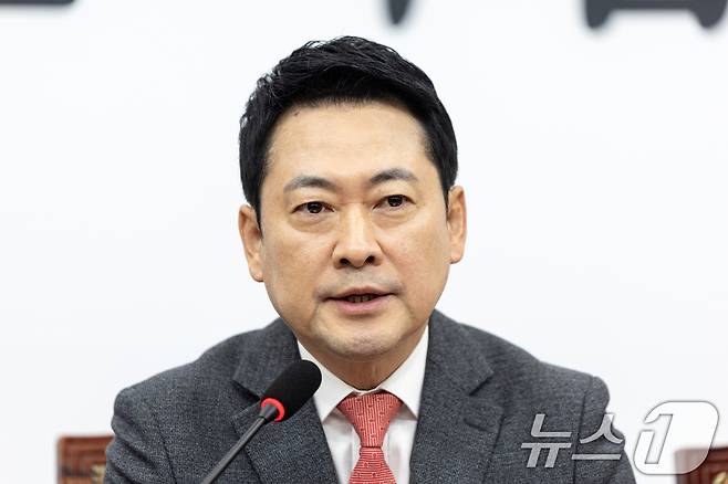 장동혁 국민의힘 대표가 23일 서울 여의도 국회에서 열린 최고위원회의에서 모두발언하고 있다. 2026.3.23 ⓒ 뉴스1 이승배 기자