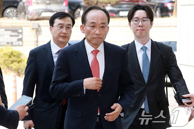 12·3 불법 비상계엄 당시 계엄해제를 방해한 혐의를 받는 추경호 국민의힘 의원이 25일 오후 서울 서초구 서울중앙지방법원에서 열린 내란중요임무종사 첫 공판에 출석하고 있다. (공동취재) 2026.3.25 ⓒ 뉴스1 구윤성 기자