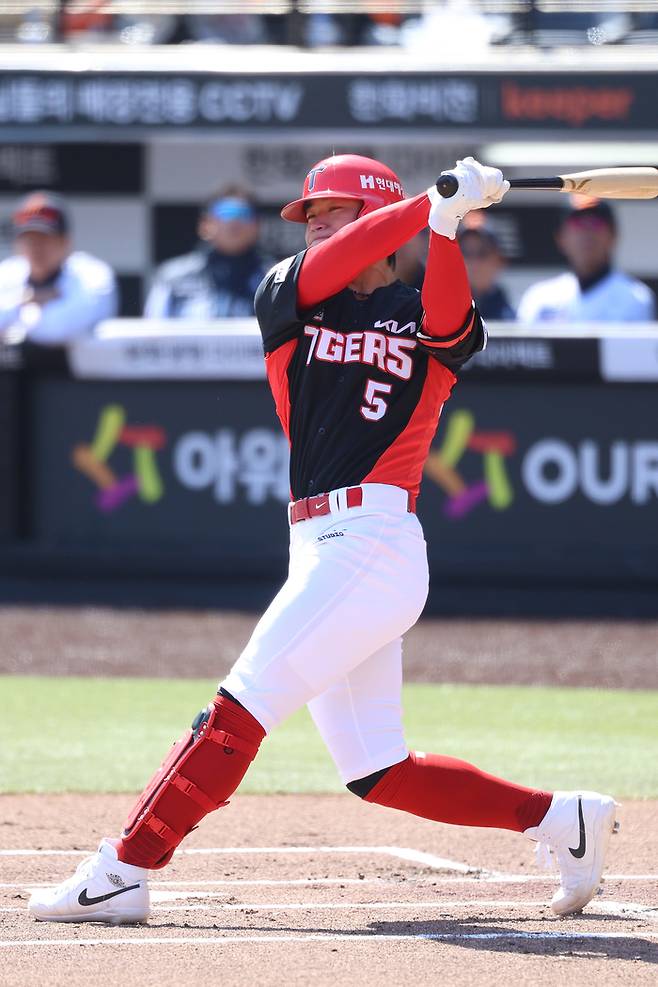 KIA 김도영이 19일 대전 한화생명 볼파크에서 열린 2026 KBO리그 시범경기 한화와 경기에서 타격하고 있다. 사진 | KIA 타이거즈