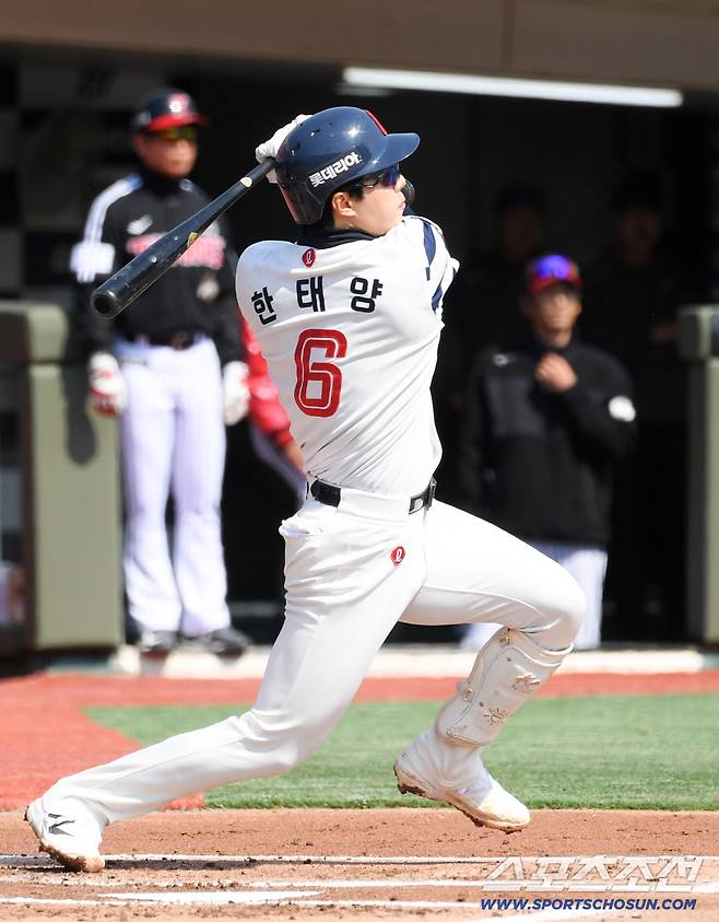 14일 부산 사직야구장에서 열린 KBO리그 롯데 자이언츠와 LG 트윈스의 시범경기. 롯데 한태양이 타격을 하고 있다. 부산=박재만 기자 pjm@sportschosun.com/2026.03.14/