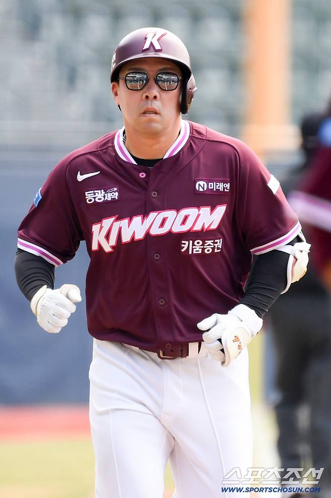 키움 히어로즈 유니폼을 입고 새 시즌을 앞둔 베테랑 안치홍의 타격감이 심상치 않다.