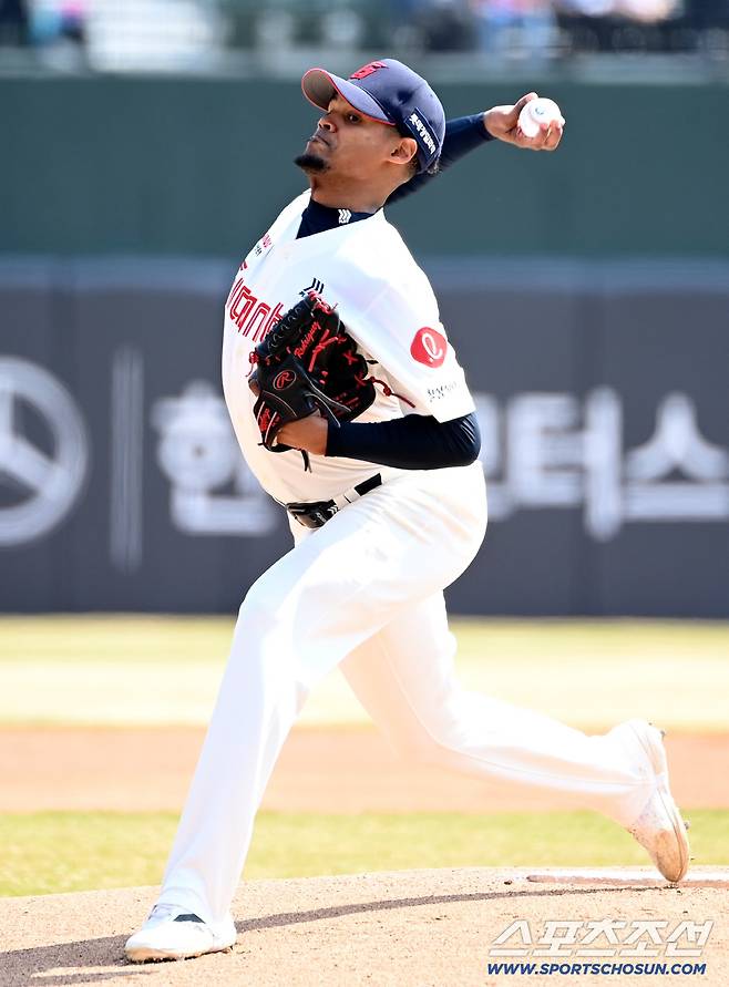 21일 부산 사직야구장에서 열린 한화와 롯데의 시범경기. 롯데 선발투수 로드리게스가 역투하고 있다. 부산=허상욱 기자wook@sportschosun.com/2026.03.21/