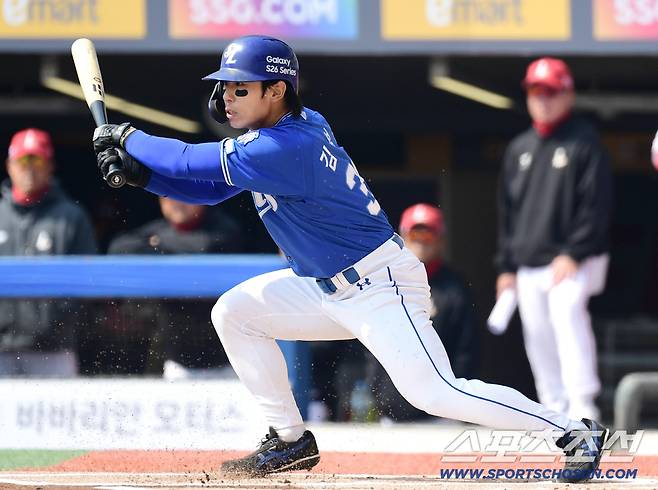 17일 인천 SSG랜더스필드에서 열린 KBO리그 SSG와 삼성의 경기. 타격하는 삼성 김성윤. 인천=송정헌 기자songs@sportschosun.com/2026.03.17/