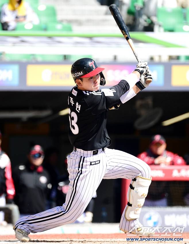 19일 인천 SSG랜더스필드에서 열린 KBO리그 SSG와 LG의 경기. 타격하는 LG 이주헌. 인천=송정헌 기자songs@sportschosun.com/2026.03.19/