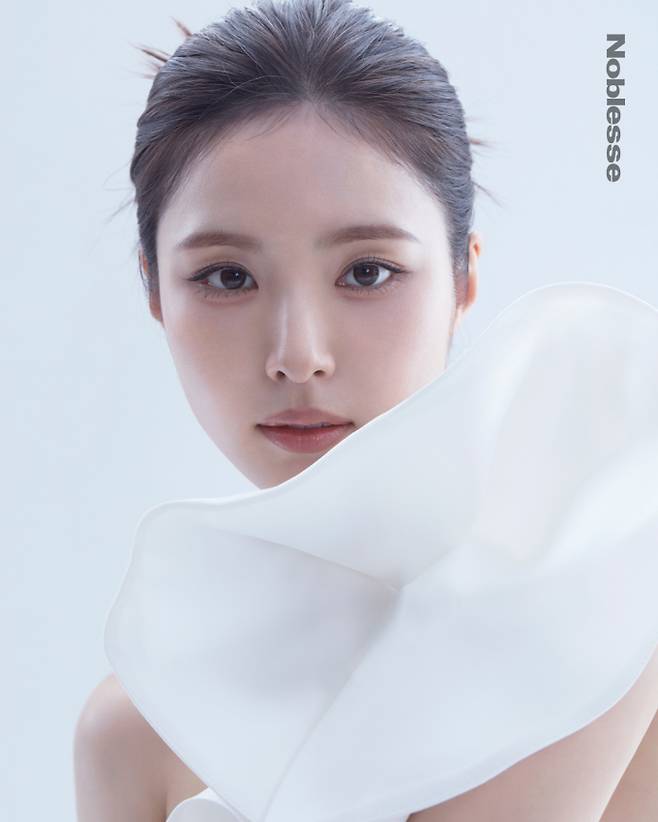 우아하다, 신세경 [화보] (제공: 노블레스 코리아)